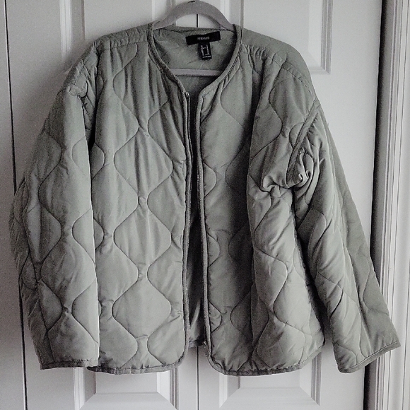 Forever 21 Gray Quilted Puffer Jacket with Diamond Stitching - Picture 1 of 3